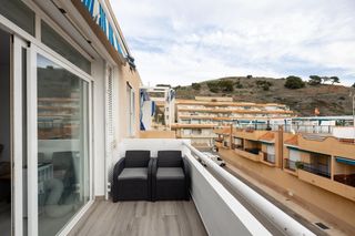 Appartamento in Calle bordon 8. Piso con garaje en primera linea playa cambriles