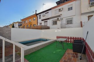 Casa adossada a Calle rosalia de castro 10. Adosado con piscina propia en cullar vega