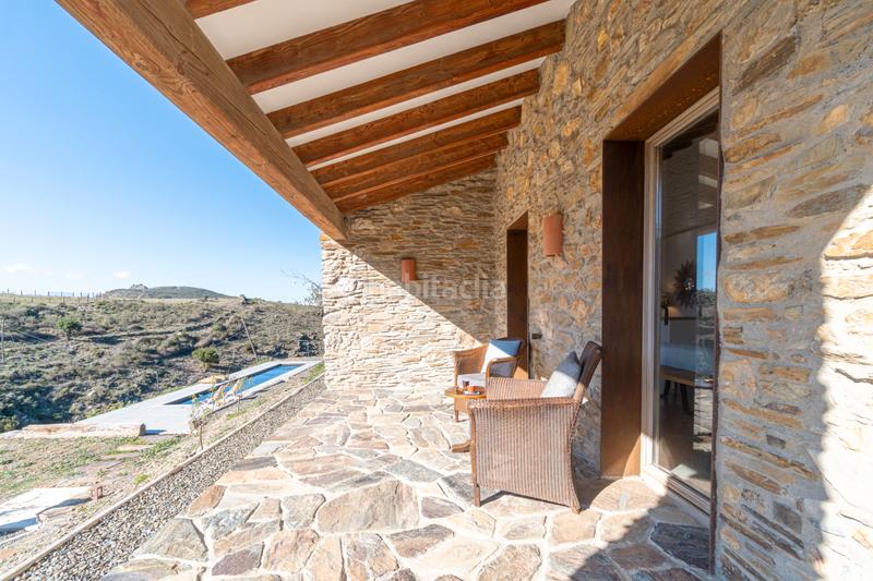 Foto 026083cc-d95b-4090-b11b-8fc0bd146f8c. Casa amb xemeneia calefacció aparcament piscina a Cadaqués