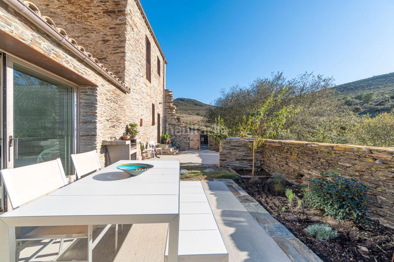 Foto 119e8fd1-7dc6-456f-81f4-f49ae80a4f14. Casa amb xemeneia calefacció aparcament piscina a Cadaqués