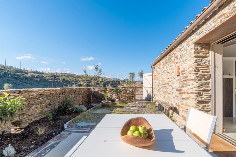 Foto 22f4808f-1b7f-4cac-bd8e-7e0248a70eb6. Casa amb xemeneia calefacció aparcament piscina a Cadaqués