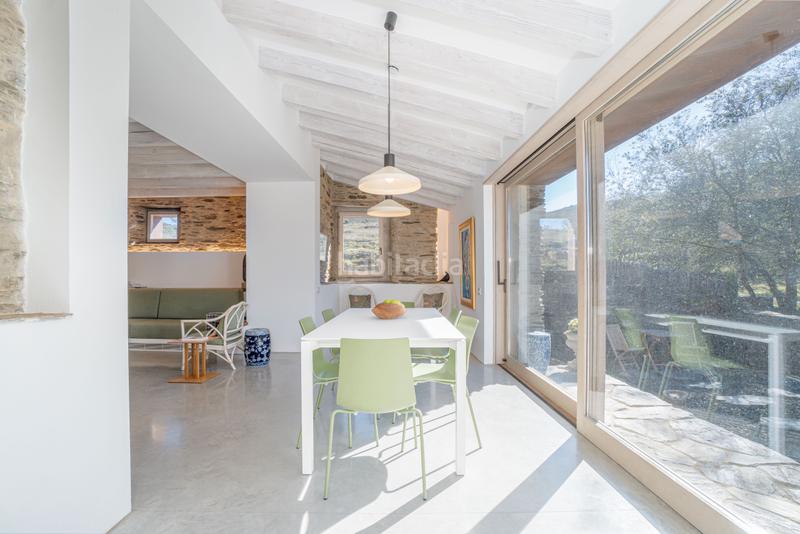 Foto 32575c6b-821d-43bd-9ede-a0876056ceb0. Casa amb xemeneia calefacció aparcament piscina a Cadaqués