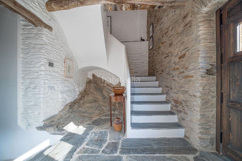 Foto 32bca105-9554-4866-a86c-94694bb3cab5. Casa amb xemeneia calefacció aparcament piscina a Cadaqués