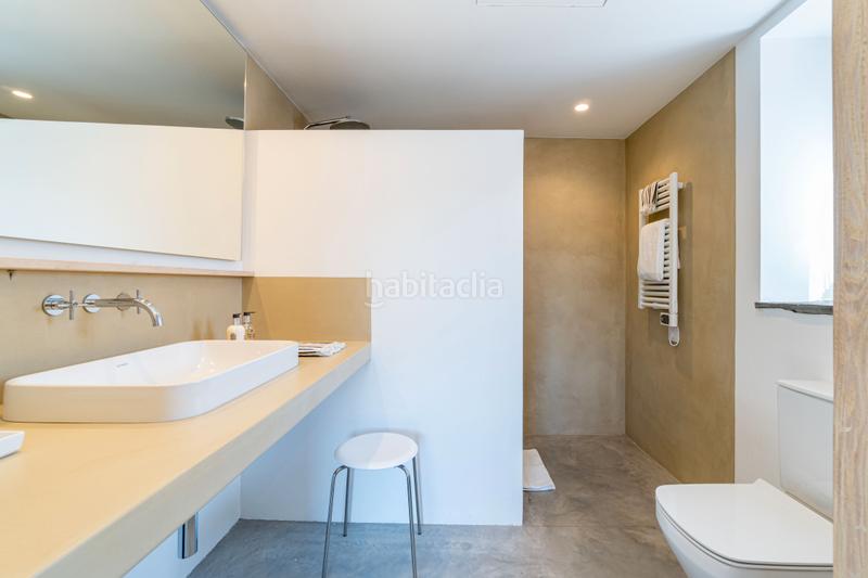 Foto 3ed90dcb-03fd-4cf7-a91f-8119f6d29370. Casa amb xemeneia calefacció aparcament piscina a Cadaqués