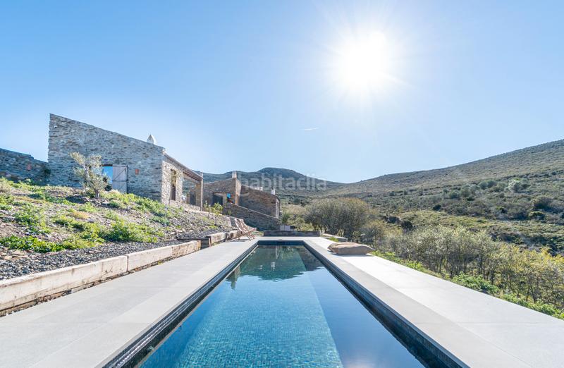 Foto 5337ee52-c5bf-471c-b291-5ac5d62e297b. Casa amb xemeneia calefacció aparcament piscina a Cadaqués