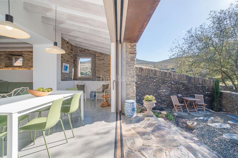 Foto 6ba3064f-a957-456d-85ff-53e6c34128c1. Casa amb xemeneia calefacció aparcament piscina a Cadaqués