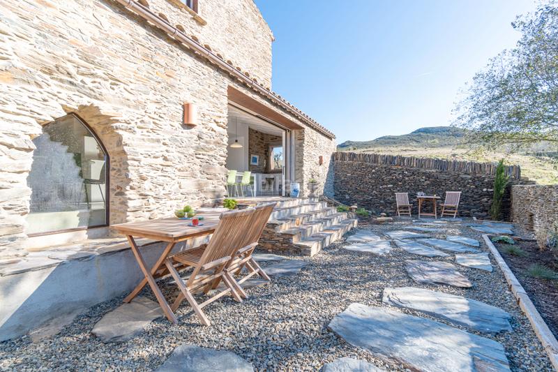 Foto 871e029d-f8c4-4e4f-b248-01f2213cf34d. Casa amb xemeneia calefacció aparcament piscina a Cadaqués