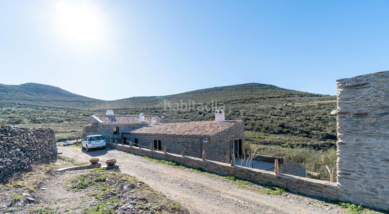Foto 88a43047-e44d-423a-830a-4fd184445d23. Casa amb xemeneia calefacció aparcament piscina a Cadaqués