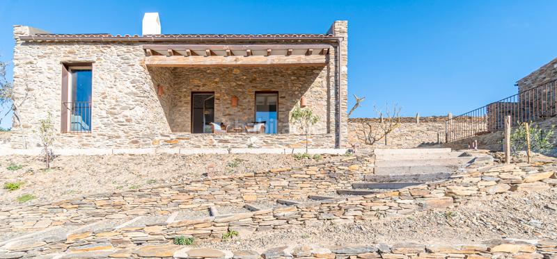 Foto 960480ea-44ec-4f9e-8300-c40b54482a36. Casa amb xemeneia calefacció aparcament piscina a Cadaqués