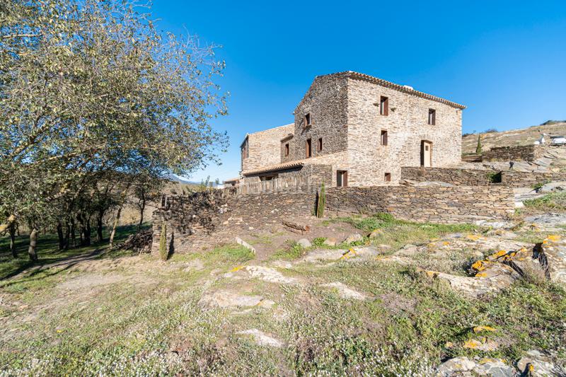 Foto a2af2bc7-5a9e-4e68-844d-ea47cc49e45b. Casa amb xemeneia calefacció aparcament piscina a Cadaqués