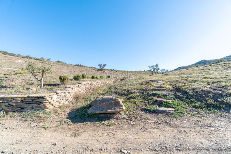Foto a8277689-3d28-4ee3-85bc-c652cd0985b7. Casa amb xemeneia calefacció aparcament piscina a Cadaqués