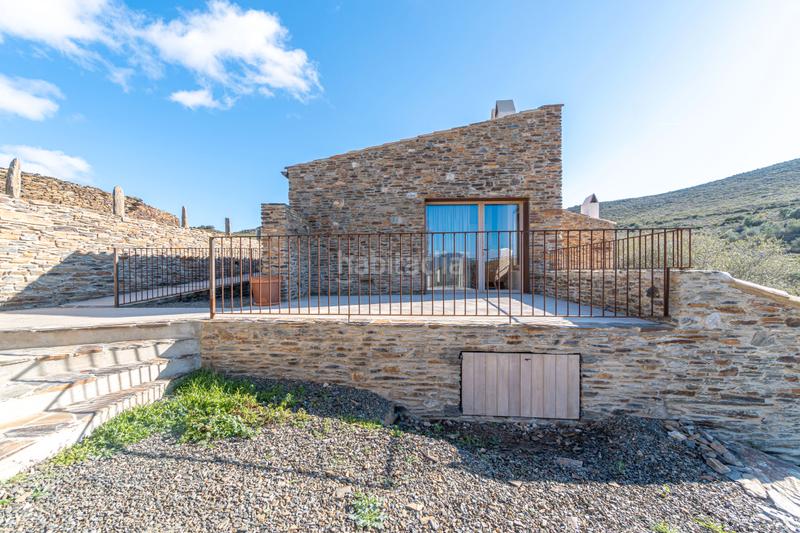 Foto ab52b68d-894c-4391-9c2e-343bca9ef614. Casa amb xemeneia calefacció aparcament piscina a Cadaqués