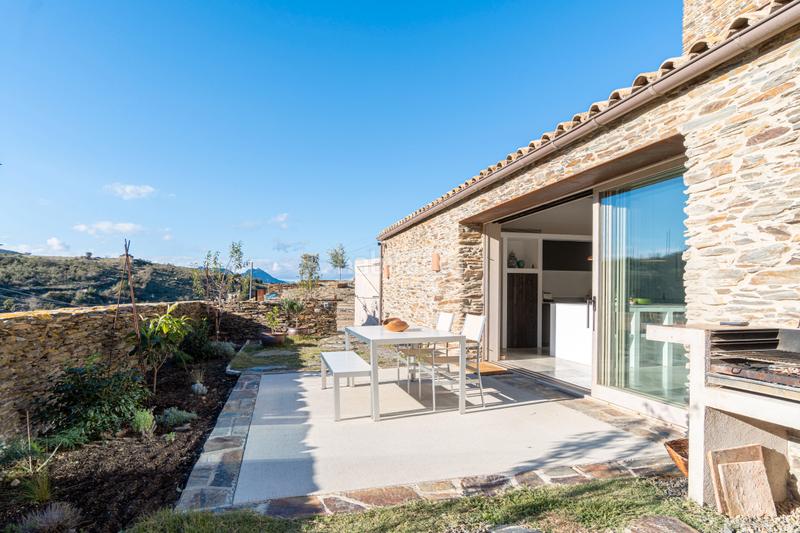 Foto ade8eaa0-c101-49f1-9fc3-f0f5f2eeee8f. Casa amb xemeneia calefacció aparcament piscina a Cadaqués