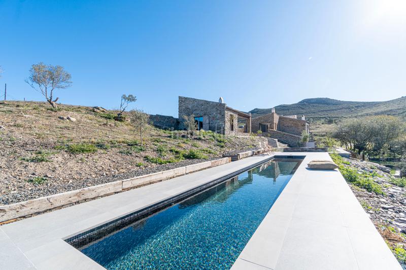 Foto b86a8094-a2b0-45d7-bee7-0f31afc7b0a7. Casa amb xemeneia calefacció aparcament piscina a Cadaqués