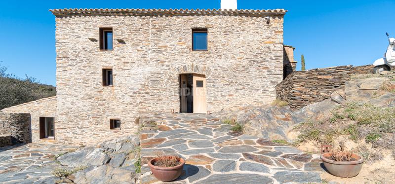 Foto c01eaa9b-2ea9-487a-ae92-1c0cdcf91a63. Casa amb xemeneia calefacció aparcament piscina a Cadaqués