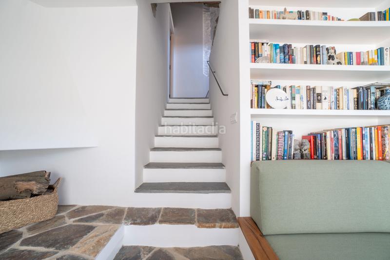 Foto cfa8ffa7-e06f-4d7a-bf05-7584c116f677. Casa amb xemeneia calefacció aparcament piscina a Cadaqués