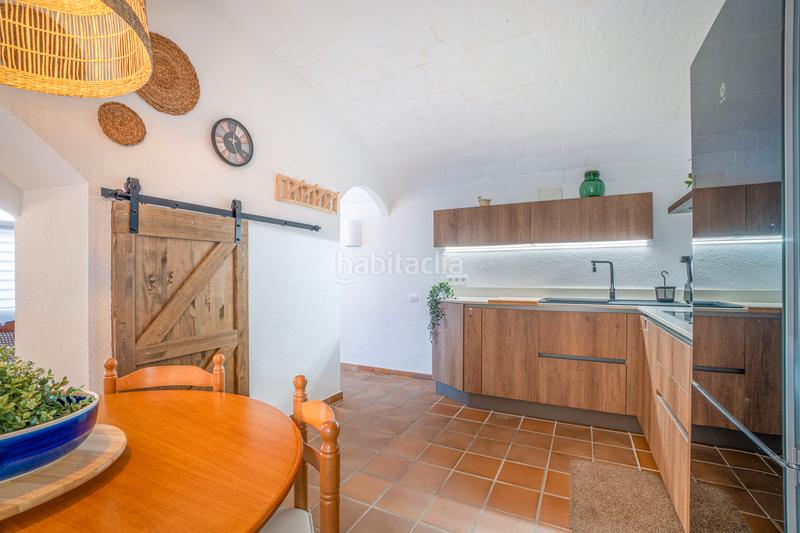 Foto 065de16d-3d9c-47c0-9334-3cd3ab5d2d0c. Casa adosada en carrer d'en narcís monturiol 3 casa tipica en el centro del pueblo en Cadaqués