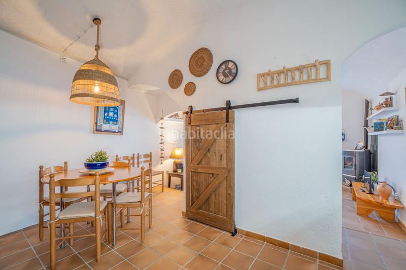 Foto a543fca5-423e-4b74-a750-aae73dab3255. Casa adosada en carrer d'en narcís monturiol 3 casa tipica en el centro del pueblo en Cadaqués
