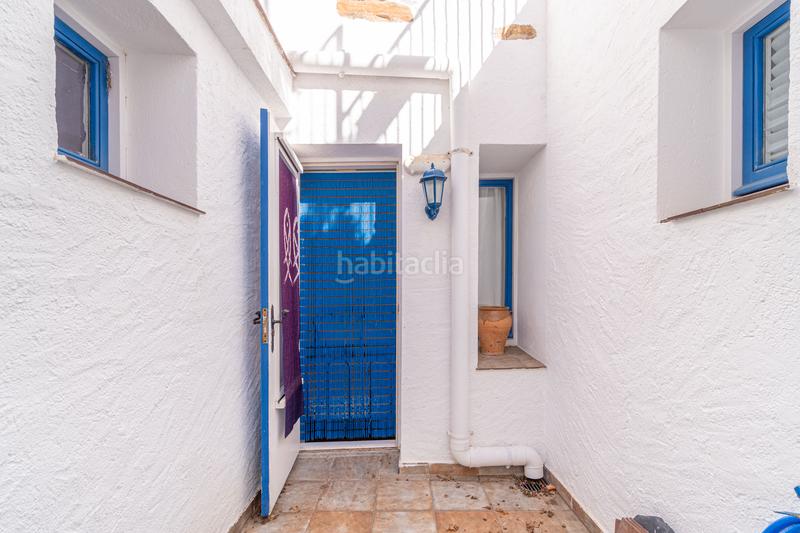Foto d0b7f549-920f-49b3-bafa-3e698979d99b. Casa adosada en carrer d'en narcís monturiol 3 casa tipica en el centro del pueblo en Cadaqués