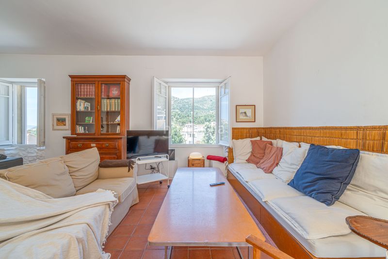 Foto 85077eac-605a-4f79-97fc-5f5a43d48eb6. Casa amb xemeneia a Palau-saverdera