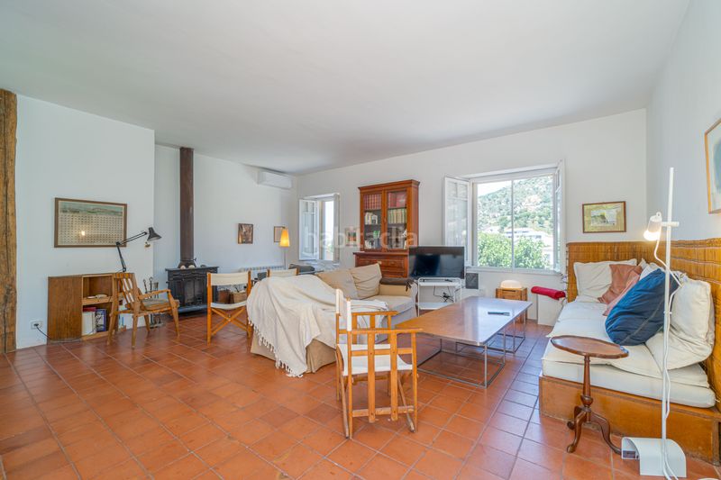 Foto 9a6e8033-14be-4c1a-b2de-58ddde432a6d. Casa amb xemeneia a Palau-saverdera