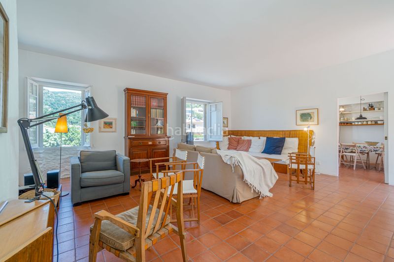 Foto a1e75543-9e46-4aa2-b253-b034afd5f334. Casa amb xemeneia a Palau-saverdera