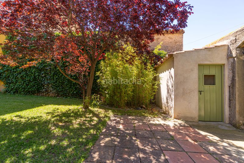 Foto dd236047-e1d6-4dba-8e6d-f00fc57eb054. Casa amb xemeneia a Palau-saverdera