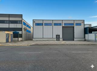 Industrial building in Avenida del Drago 15A