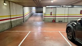 Parking coche en Calle Manuel Pedregal 10