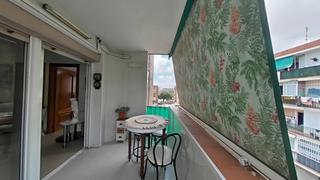 Appartamento in Carrer estadella 94. Piso en bon pastor amueblado de 3 habitaciones  listo para entra