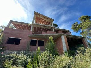 Casa in Carrer carrer de l'illa 69-71. Casachalet en construcción  casa en corbera de llobregat zona el