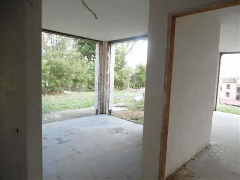 Foto 0b10349e-b0f2-44a0-b6c4-de224c111f1a. Chalet en avenida del golf 1 construcción en obra parada cerca del golf en Vallromanes