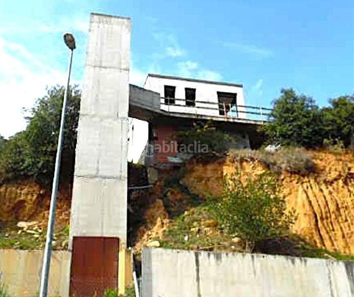 Foto 1f42a3d2-0de4-4538-b925-aef2b76f5a33. Chalet en avenida del golf 1 construcción en obra parada cerca del golf en Vallromanes