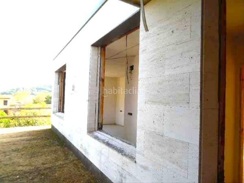 Foto 947f0500-89bb-49dc-b169-1c61f11a130a. Chalet en avenida del golf 1 construcción en obra parada cerca del golf en Vallromanes