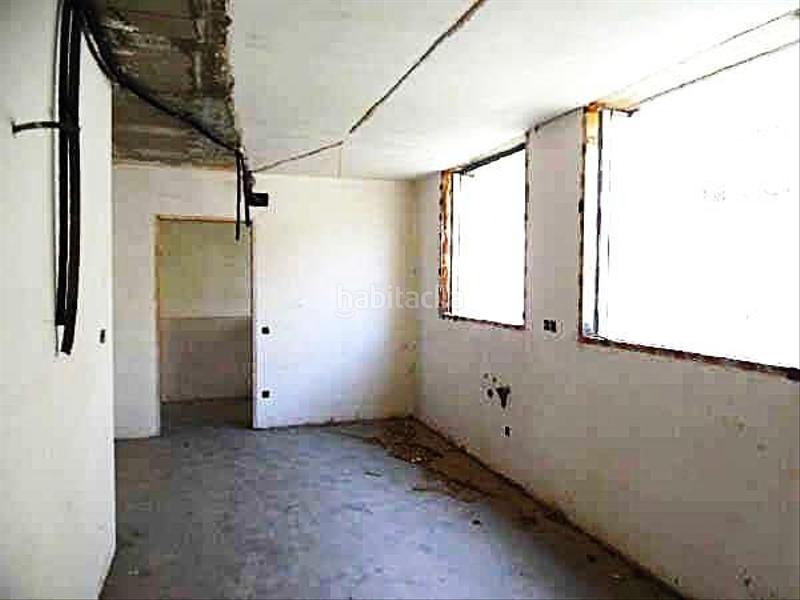 Foto b1dbd5dc-90df-495b-a5bb-ecb9b6c99423. Chalet en avenida del golf 1 construcción en obra parada cerca del golf en Vallromanes