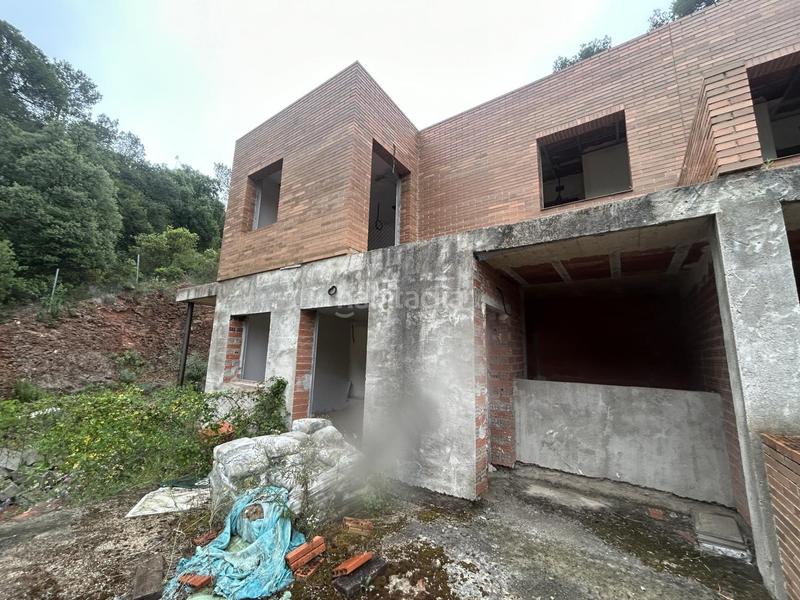 Foto 151253b8-cebf-4bc8-899a-341ccaf19436. Reihenhaus mit heizung parking terrasse in Airesol Castellar del Vallès