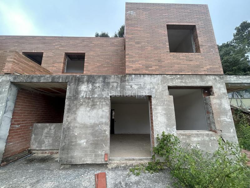 Foto 71b47c11-bae8-4e09-bf64-f1a5f426090c. Reihenhaus mit heizung parking terrasse in Airesol Castellar del Vallès