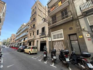 Local Comercial en De vilardell 12. Local alquilado en venta en hostafrancs
