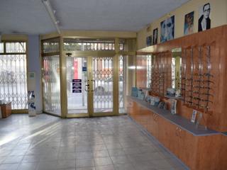 Local commercial à Calle maestro alonso 47. Un local ideal para negocios o vivienda o incluso para alquiler
