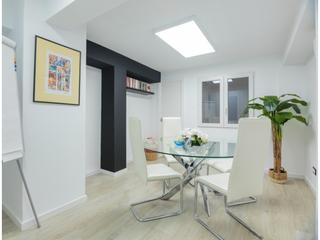 Miete Büro in Plaça de la muntanyeta. Oficina amplia y luminosa en el centro de alicante