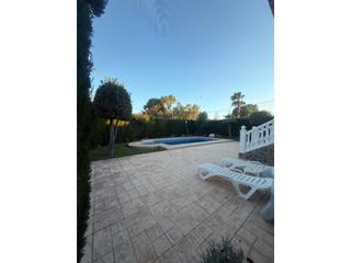 Chalet in Calle avellaner 5. Exclusivo chalet reformado en muchamiel con piscina y jardín pri