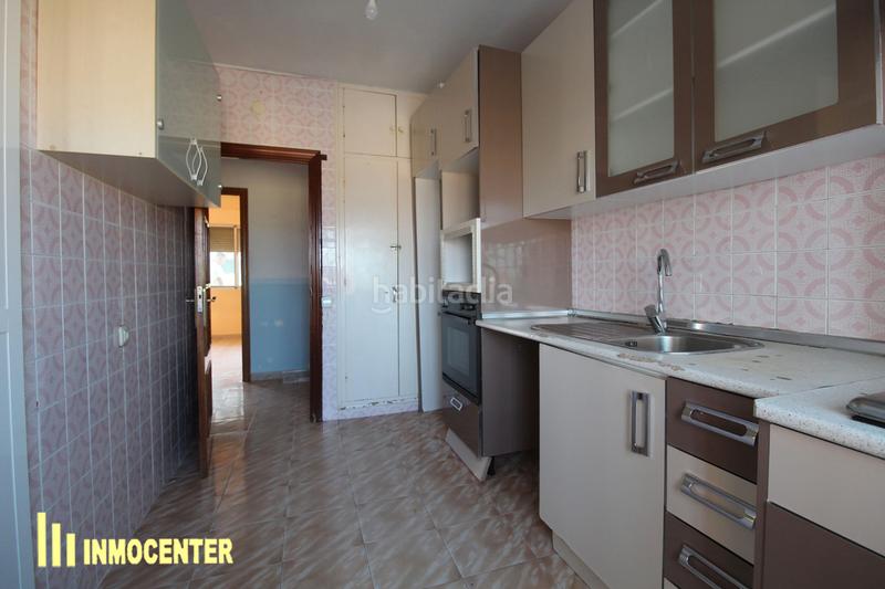 Foto c4f43181-71fb-46f2-bbb8-878ee3ef1f06. Piso en parque san juan 19 inmocenter ofrece venta de en Fuensalida