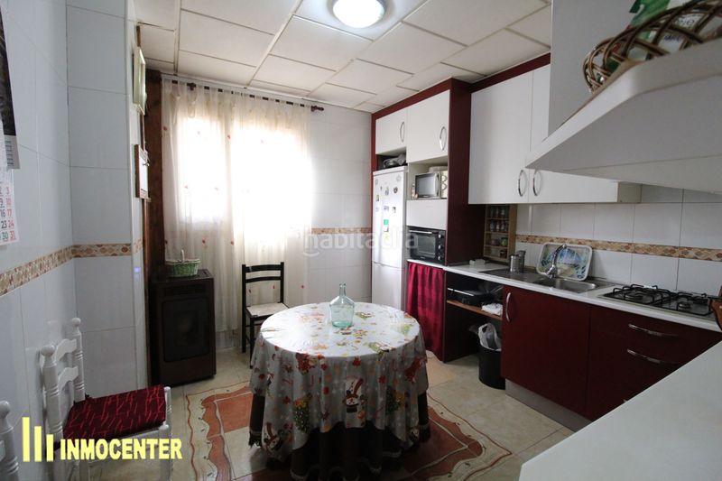 Foto 4dab1f1b-d2fa-4f39-9c24-65962d08760e. Casa aparellada amb calefacció aparcament a Fuensalida