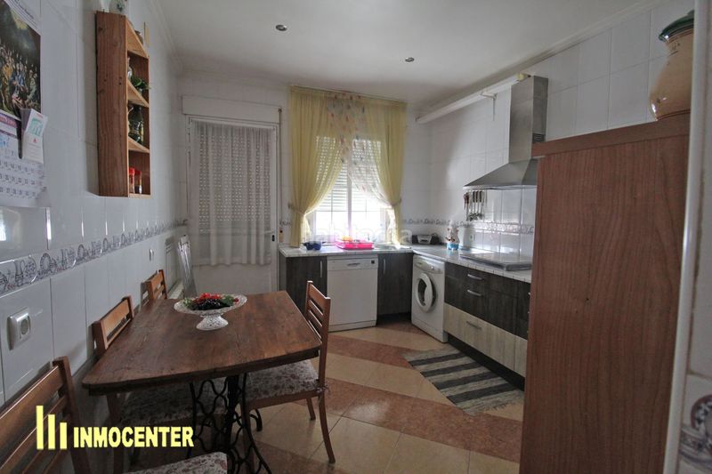 Foto 819a38d7-b7fb-42ff-9f39-f135e51f0eeb. Casa aparellada amb calefacció aparcament a Fuensalida
