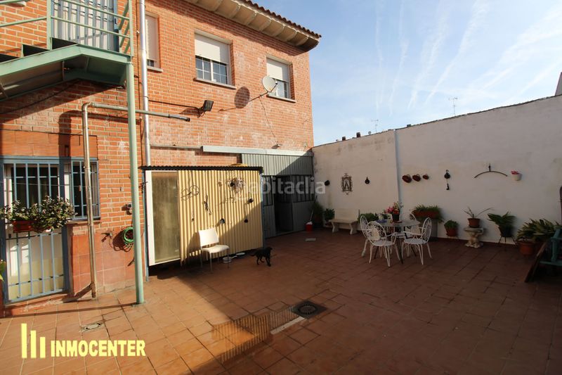 Foto dc377493-a2cd-491b-b0db-d48fd2f5665e. Casa aparellada amb calefacció aparcament a Fuensalida