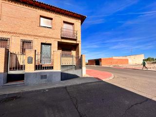 Xalet a Fuensalida. Casa/chalet pareado en venta en perez galdos, fuensalida