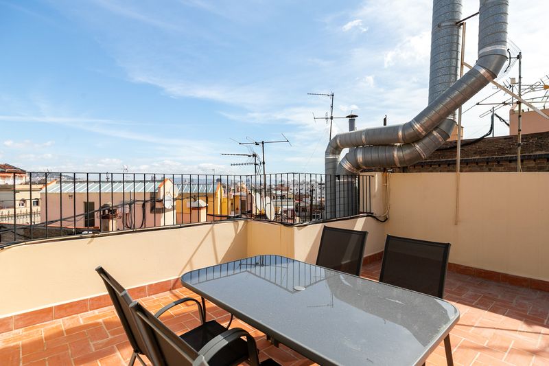 Foto 08687443-e3e6-470f-a3a4-16e0dcfa6e5a. Piso ático en av paral·lel con dos terrazas en Sant Antoni Barcelona