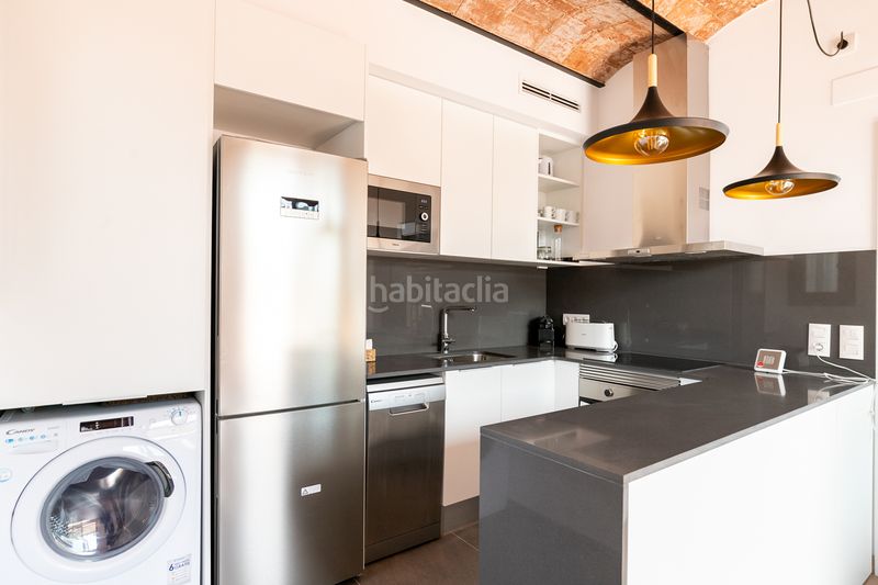 Foto 4ccba911-df16-4a49-beb5-94ae03d6c8da. Piso ático en av paral·lel con dos terrazas en Sant Antoni Barcelona