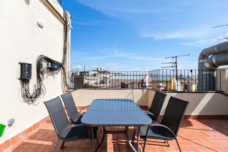 Foto db4972f9-2f87-4605-95fd-7616746a4fb1. Piso ático en av paral·lel con dos terrazas en Sant Antoni Barcelona