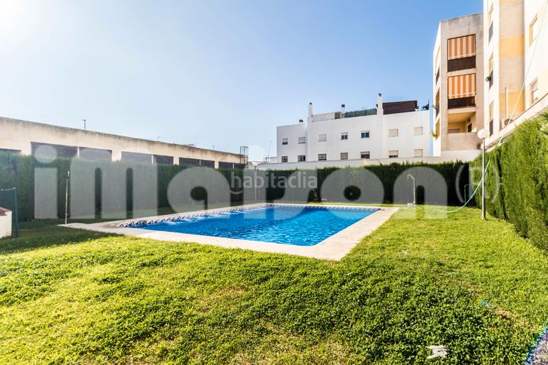 Foto 6a826a1e-0d23-43e4-b89a-7484caf3d91f. Local commercial dans avenida de españa 201 dans Centro - Doña Mercedes Dos Hermanas